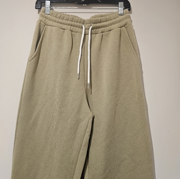 Forever 21 Women's Khaki Joggers, Size Small - Picture 2 of 4